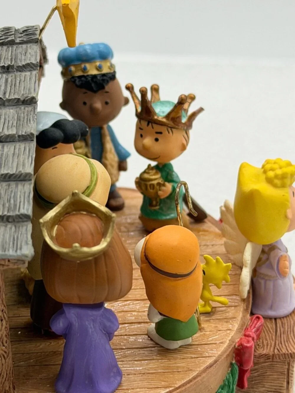 Hallmark Keepsake Magic Sound Christmas Nativity Decoration Peanuts Gang-AS IS